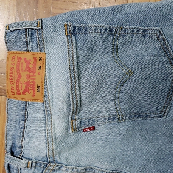 LEVI'S 505 light wash jeans - Picture 7 of 13